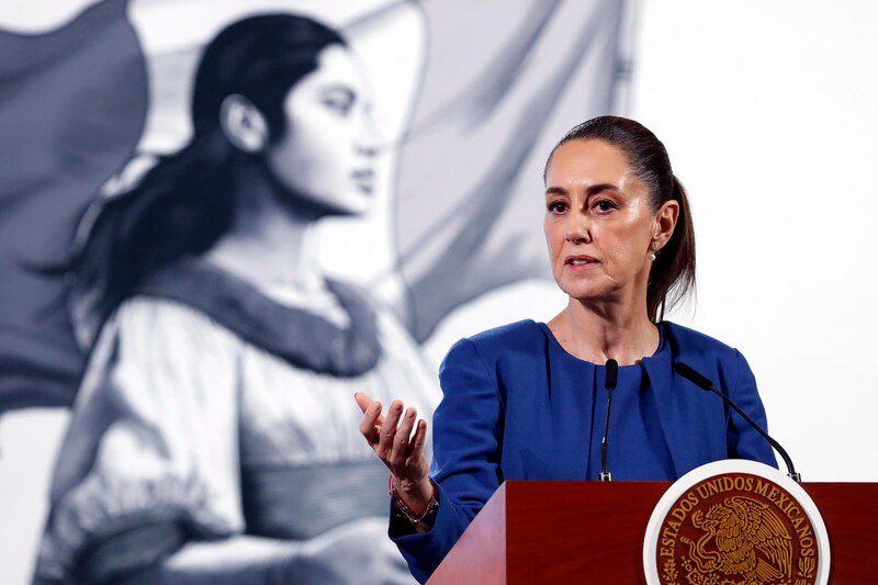 La presidenta de México, Claudia Sheinbaum, anunció un programa de apoyo producción y comercialización de artesanías de mujeres indígenas y afromexicanas