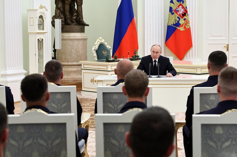 Putin se reúne con los líderes militares rusos