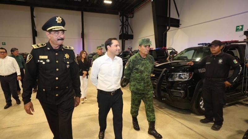 Entrega de patrullas a la policía de la Ciudad de México