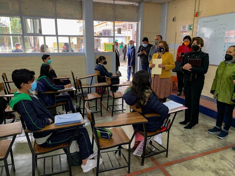 Visita de la Secretaria de Educación a la escuela secundaria "Benito Juárez"