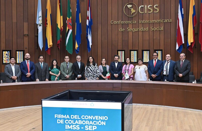 Firma del convenio de colaboración IMSS-SEP