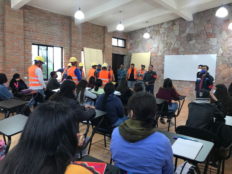 Estudiantes reciben capacitación en seguridad