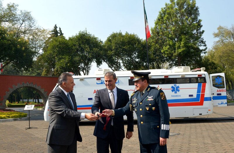 Entrega de ambulancias al ejército mexicano
