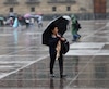 Persisten lluvias vespertinas en la capital pese a ambiente caluroso