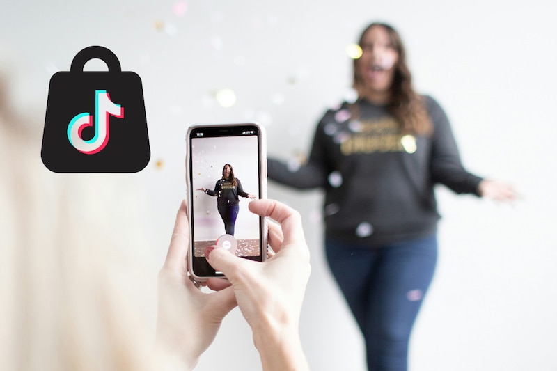 Vendedor de TikTok Shop realizando un LIVE Shopping