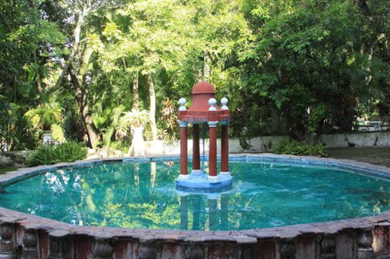 Fuente en el jardín