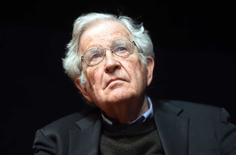 Noam Chomsky, lingüista y filósofo estadounidense.