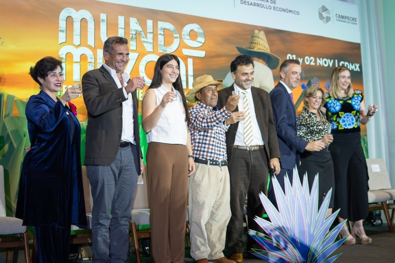 La Secretaría de Economía fue sede de la presentación oficial de Mundo Mezcal, un evento que honra al agave como legado cultural, motor económico y expresión viva de nuestras comunidades.