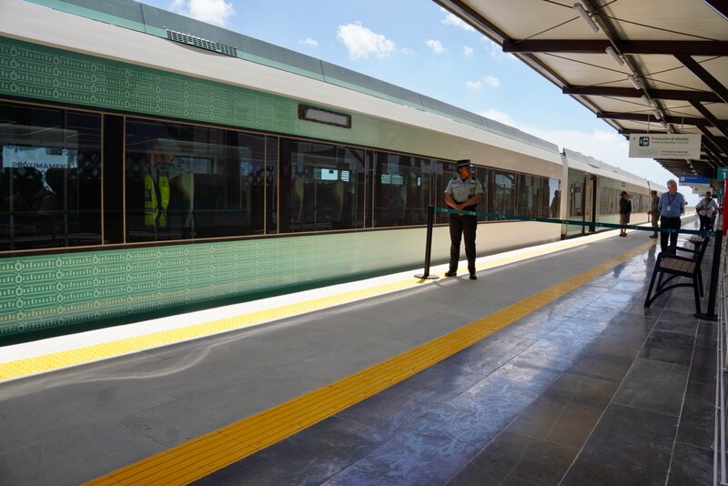 Nuevo tren llega a la estación