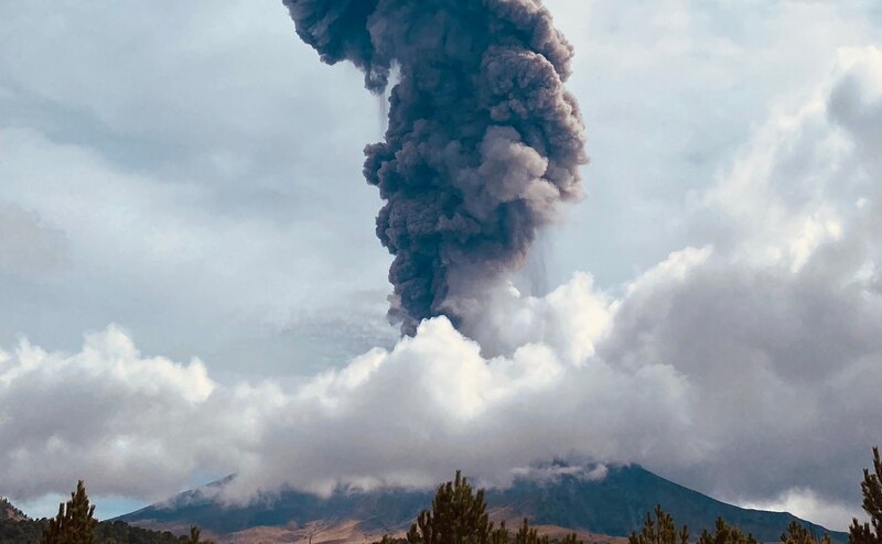 Volcán en erupción