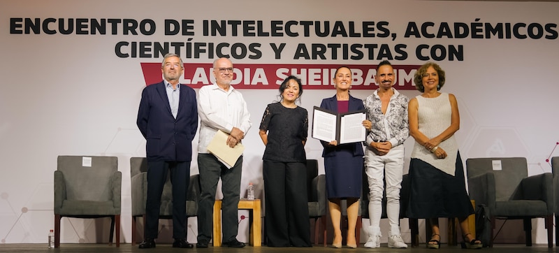 Intelectuales, académicos, científicos y artistas se reúnen con la Dra. Sheinbaum