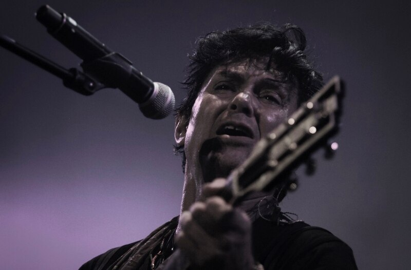 El cantante de rock argentino Fito Páez en concierto