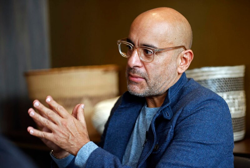 El actor Stanley Tucci en una entrevista