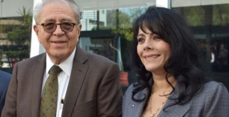 El escritor Mario Vargas Llosa y su pareja Patricia Llosa.