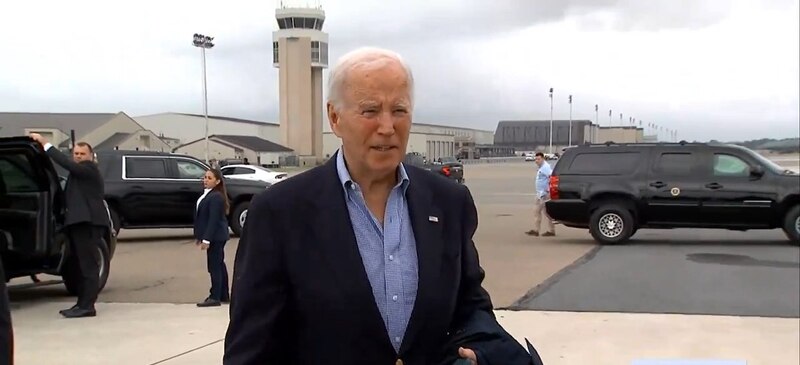 El presidente Biden llega a la base de la Fuerza Aérea de Dover para rendir homenaje a los 13 militares estadounidenses fallecidos en el atentado de Kabul