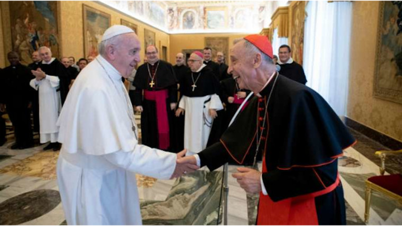 El Papa Francisco se reúne con el cardenal Angelo Becciu