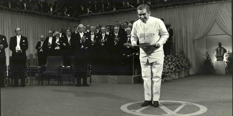 Octavio Paz recibe el Premio Nobel de Literatura en 1990