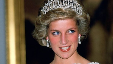 Subasta histórica: ¡más de 200 piezas del estilo icónico de la princesa Diana salen a la venta!