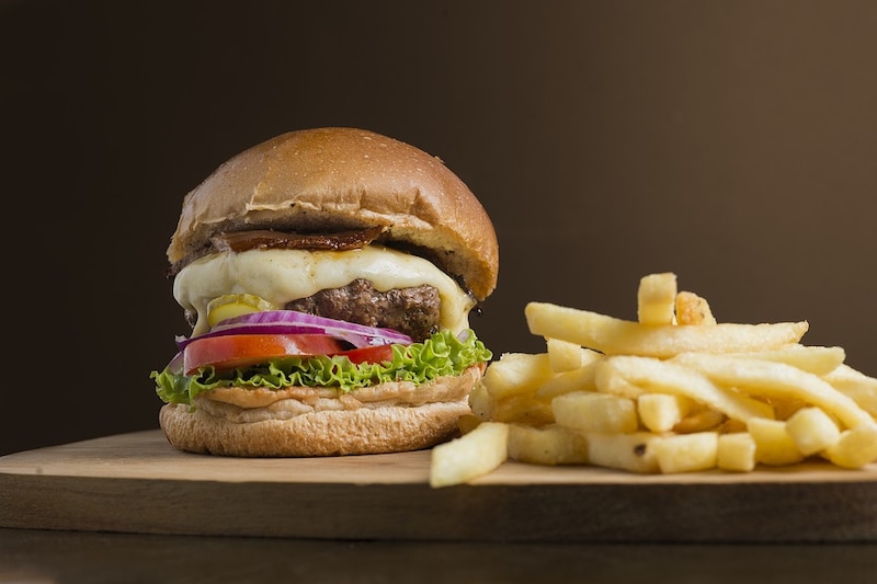 Hamburguesa con patatas fritas