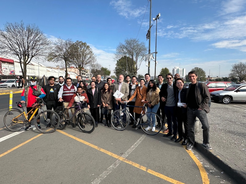 Ciclovía en el Boulevard Isidro, Toluca, mostrando avances en la infraestructura vial.