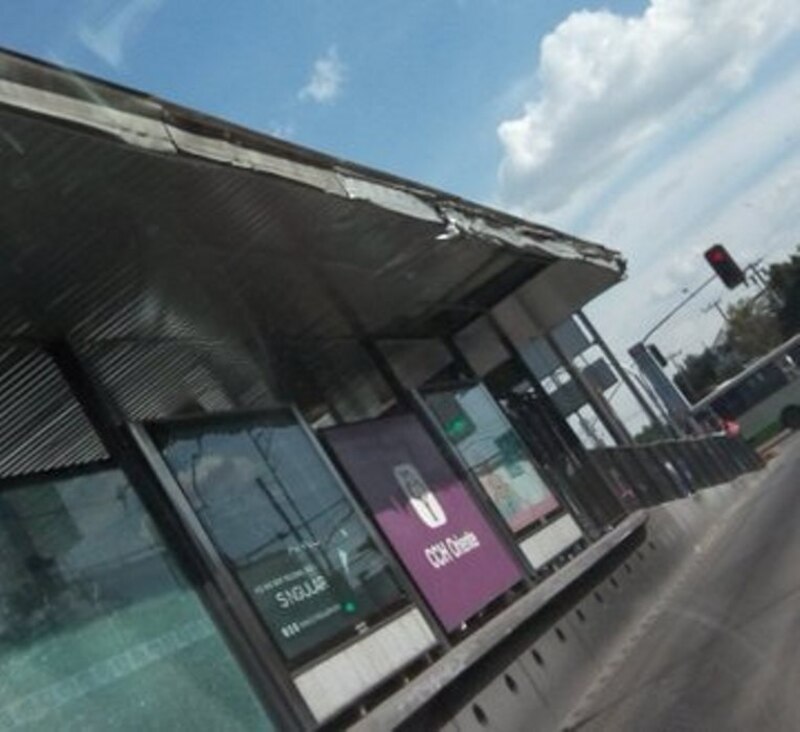 Parada de autobús en mal estado