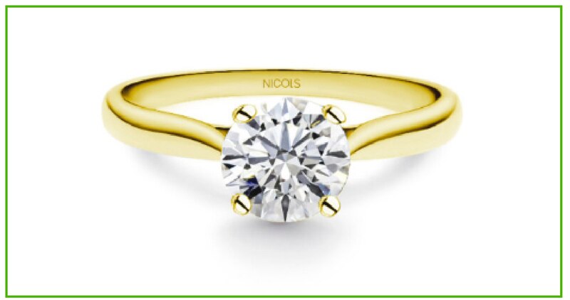 Anillo de compromiso de oro amarillo con diamante talla ovalada
