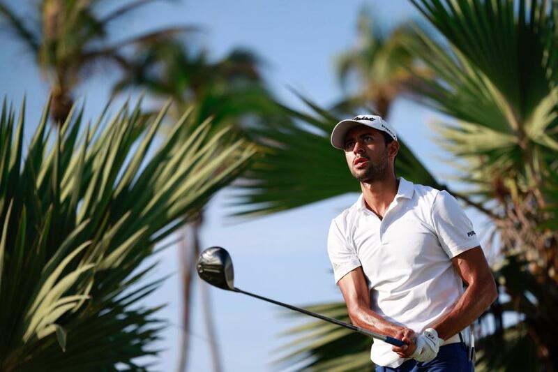Golfista profesional masculino en un torneo