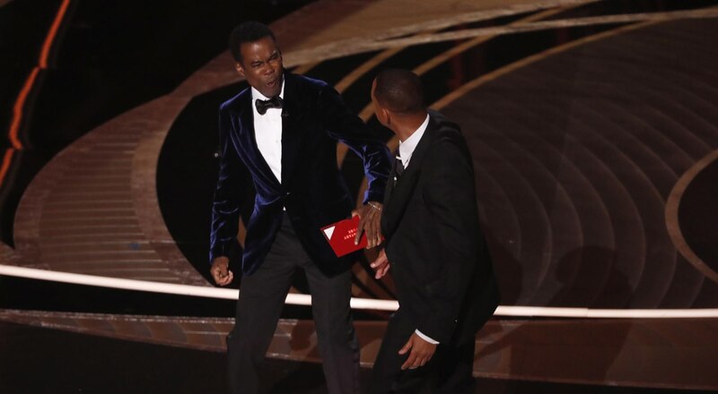 Will Smith le pega a Chris Rock en los Oscar 2022