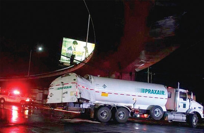 Accidente de camión cisterna en la Ciudad de México