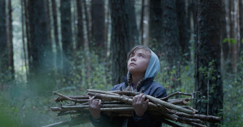 Niña perdida en el bosque