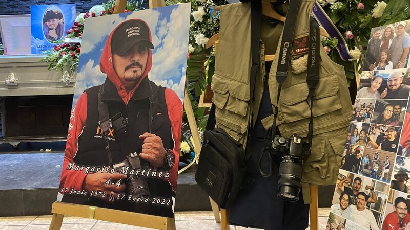 El periodista Margarito Martínez es velado en una funeraria de Tijuana