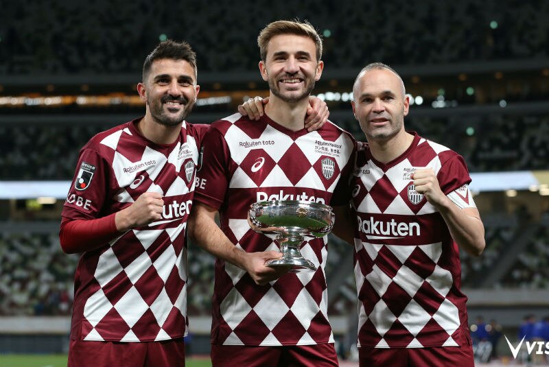 Jugadores del Vissel Kobe celebran la victoria de la Copa del Emperador 2020