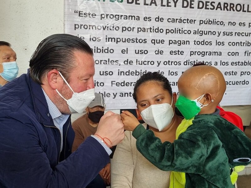 Entrega DIF estatal apoyos a menores con cáncer
