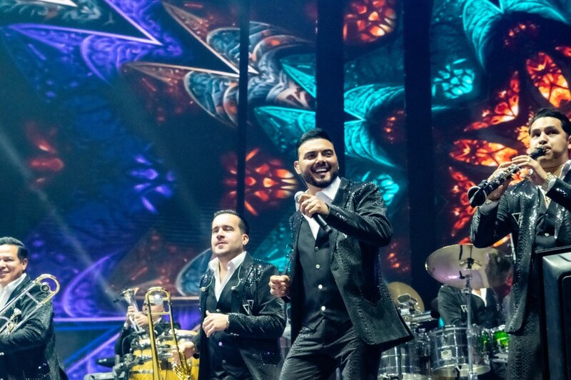 Banda Machos y Banda El Recodo durante su presentación en la Arena CDMX
