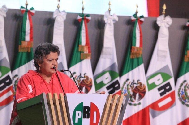 La presidenta del PRI, Claudia Ruiz Massieu, durante un discurso.