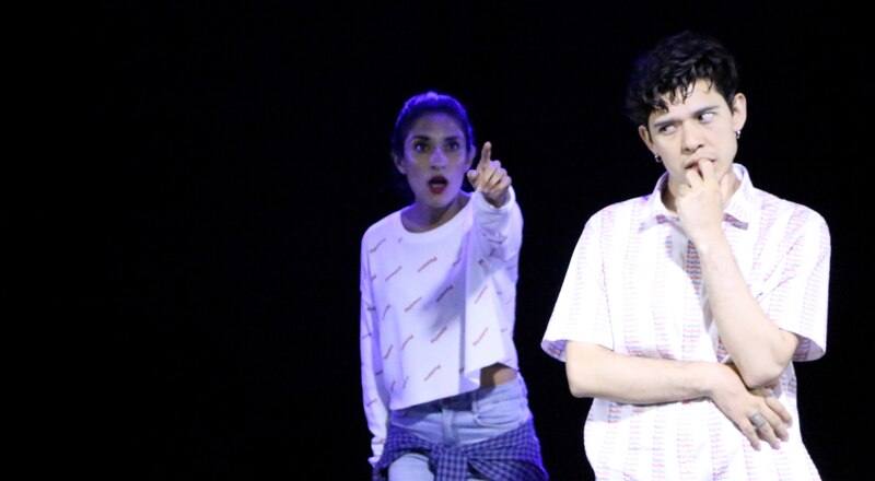 Actores de teatro en escena
