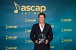 Carlos Vives celebra el premio Fundadores, mayor galardón de los compositores en EU.