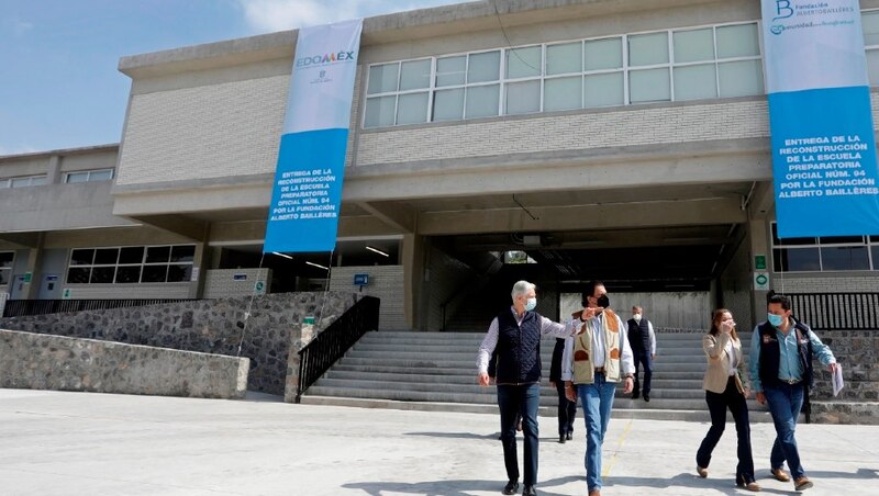 Entrega de la reconstrucción de la escuela preparatoria oficial núm. 94 por la fundación Alberto Baillères