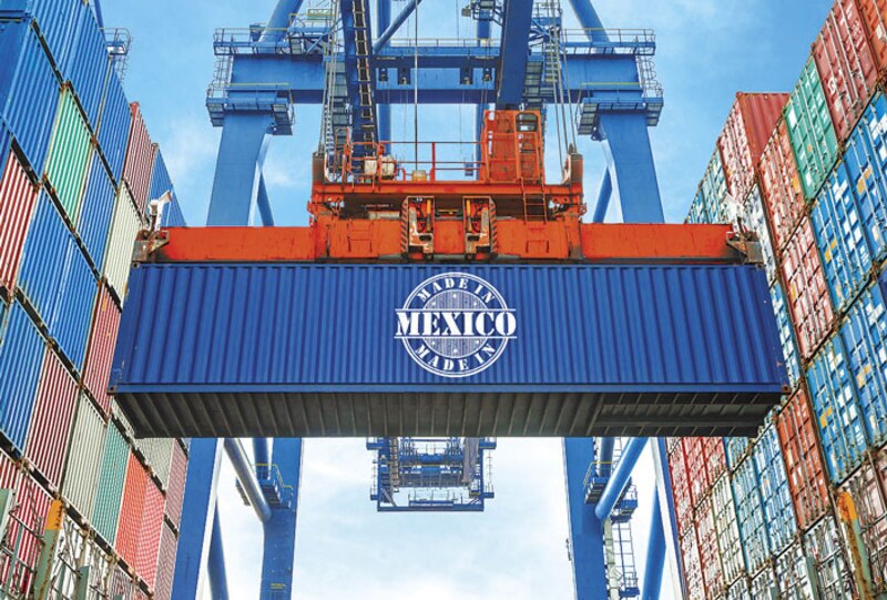 Contenedores de carga en el puerto de Veracruz
