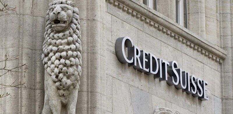 La imagen es una foto de la sede central del banco Credit Suisse en Zúrich, Suiza.