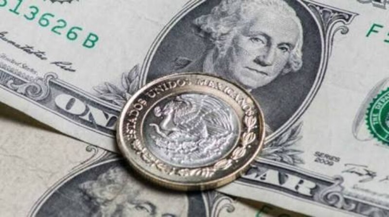 El peso mexicano se fortalece frente al dólar