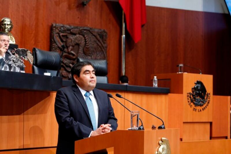El presidente de México, Enrique Peña Nieto, da un discurso en el Congreso de la Unión.