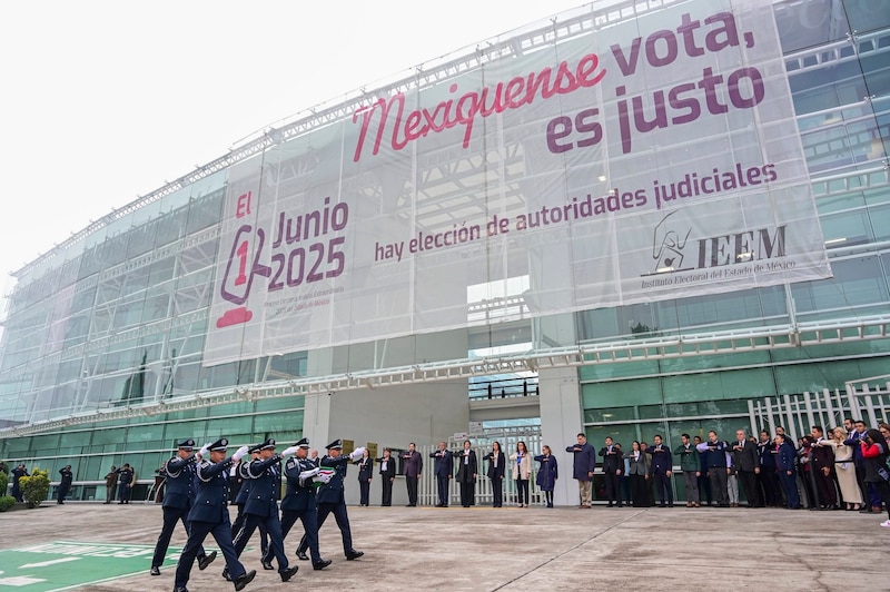 El Edomex vive una elección inédita: se vota por jueces y magistrados. Delfina Gómez encabezó el inicio de la jornada desde el IEEM.
