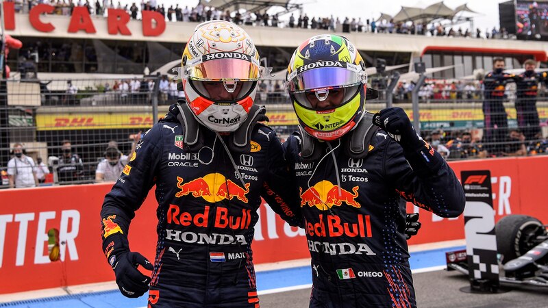 Verstappen y Pérez celebran la victoria de Red Bull en el Gran Premio de Mónaco