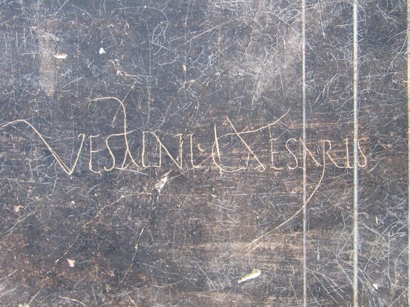 Inscripción en piedra con el nombre de Vespasiano