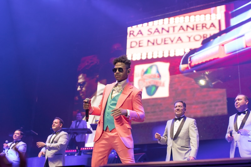 ¡Marc Anthony cantando en vivo!