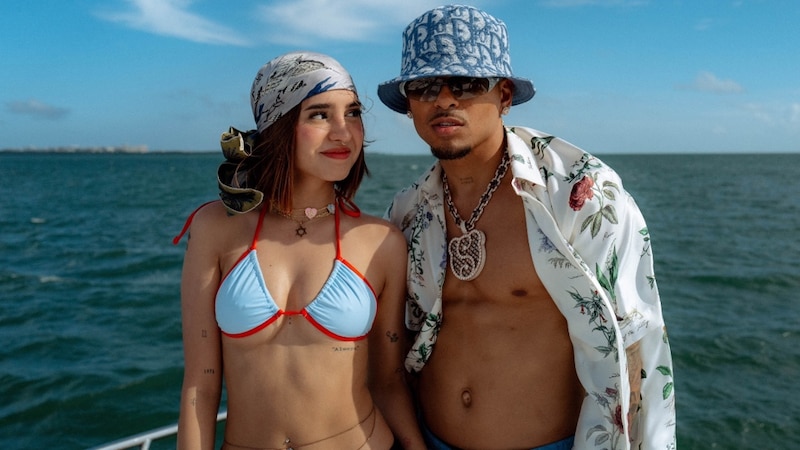 Karol G y Anuel AA disfrutan de un día en el yate