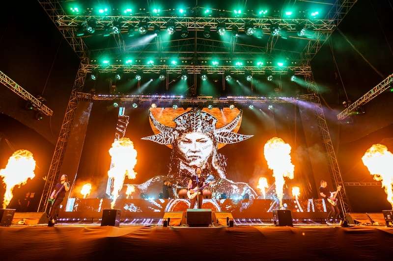 Concierto de metal con fuegos artificiales