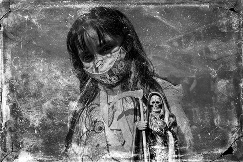 La niña de la máscara