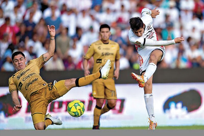 Jugadores de fútbol en acción